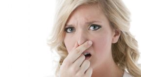 بوی بد دهانتان نشان دهنده ی چیست؟