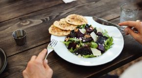راهکارهایی برای داشتن تغذیه ی سالم در رستوران